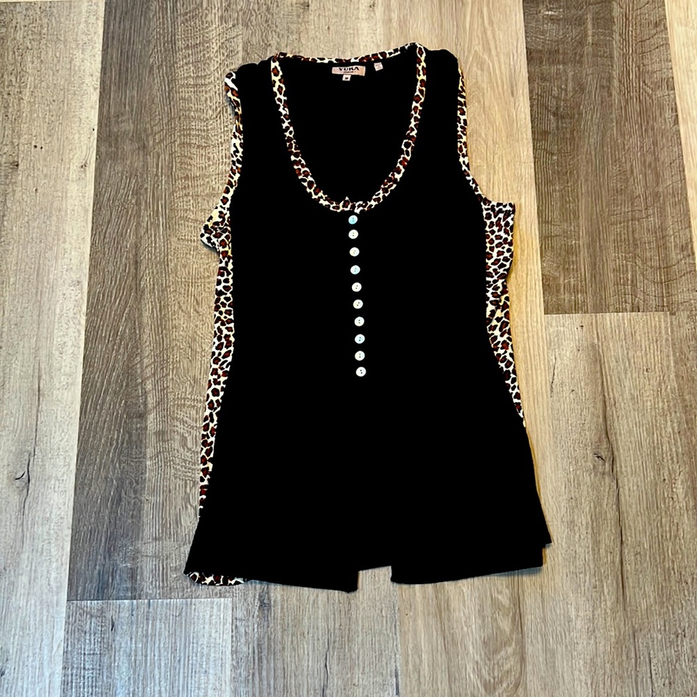Black with leopard trim ladies sleeveless top.